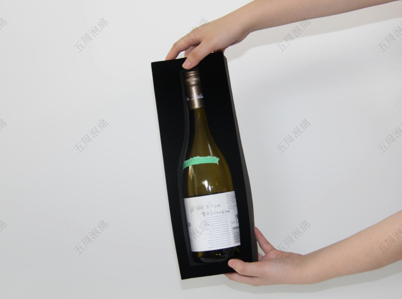 環(huán)保與防護(hù)的雙重價(jià)值：PU海綿內(nèi)襯在酒類瓶裝設(shè)計(jì)中的應(yīng)用實(shí)踐